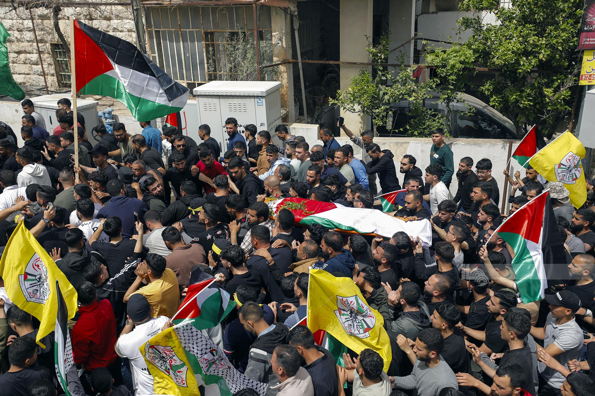 جانب من تشييع جثمان الشهيد الطفل عمر ربيع في بلدة ترمسعيا شمال شرق رام الله (تصوير: محمد أبو زيد/ وفا)